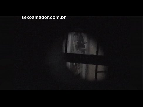 ❤️ Blondie ezkutuan grabatzen du auzoko voyeur batek adreilu hutsen atzean ezkutatuta ❌ Porno ederra %eu.28films.ruan ❌